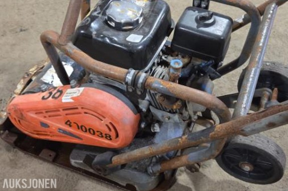 2018 Husqvarna LF80 Vibroplate selges som reparasjons objekt